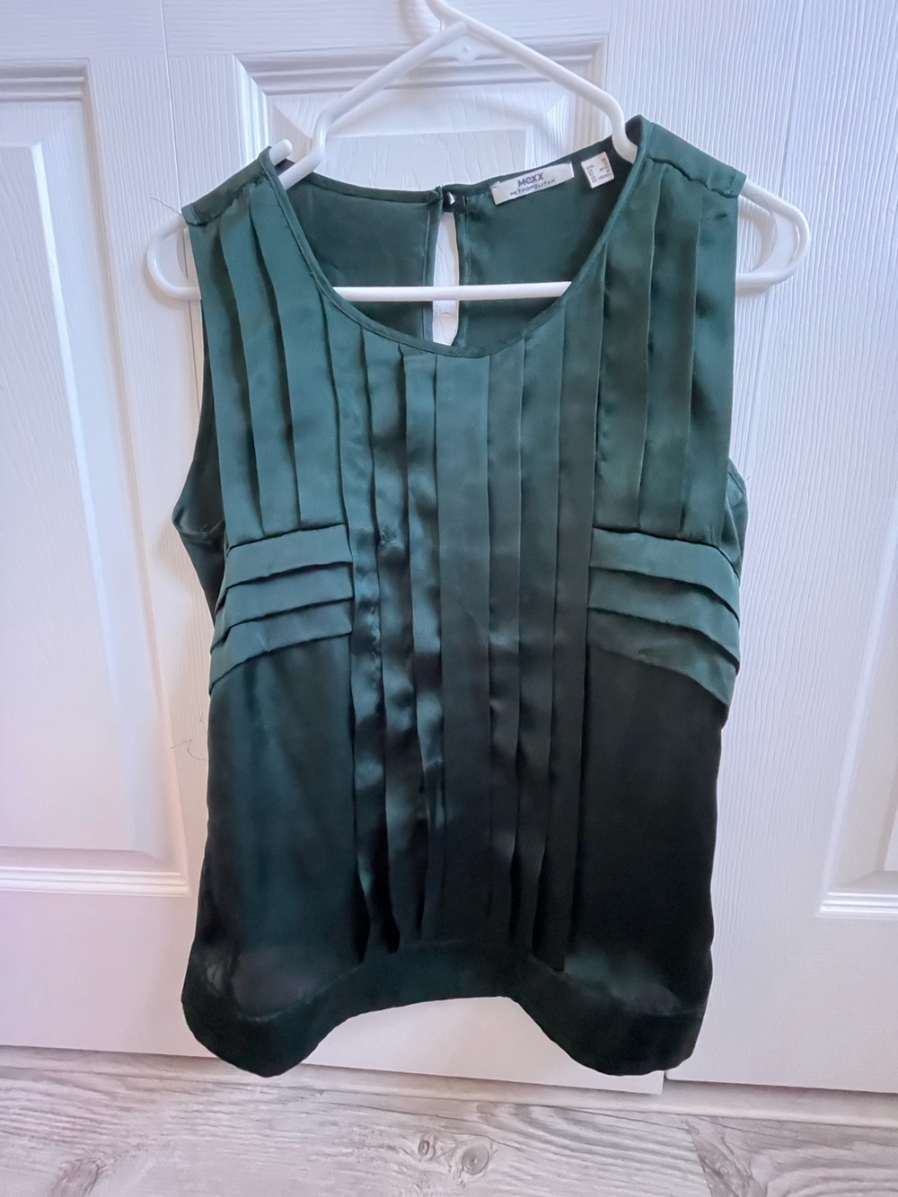 🆓 Free with purchase - Forest Green Pleated Satin Sleeveless Camisole